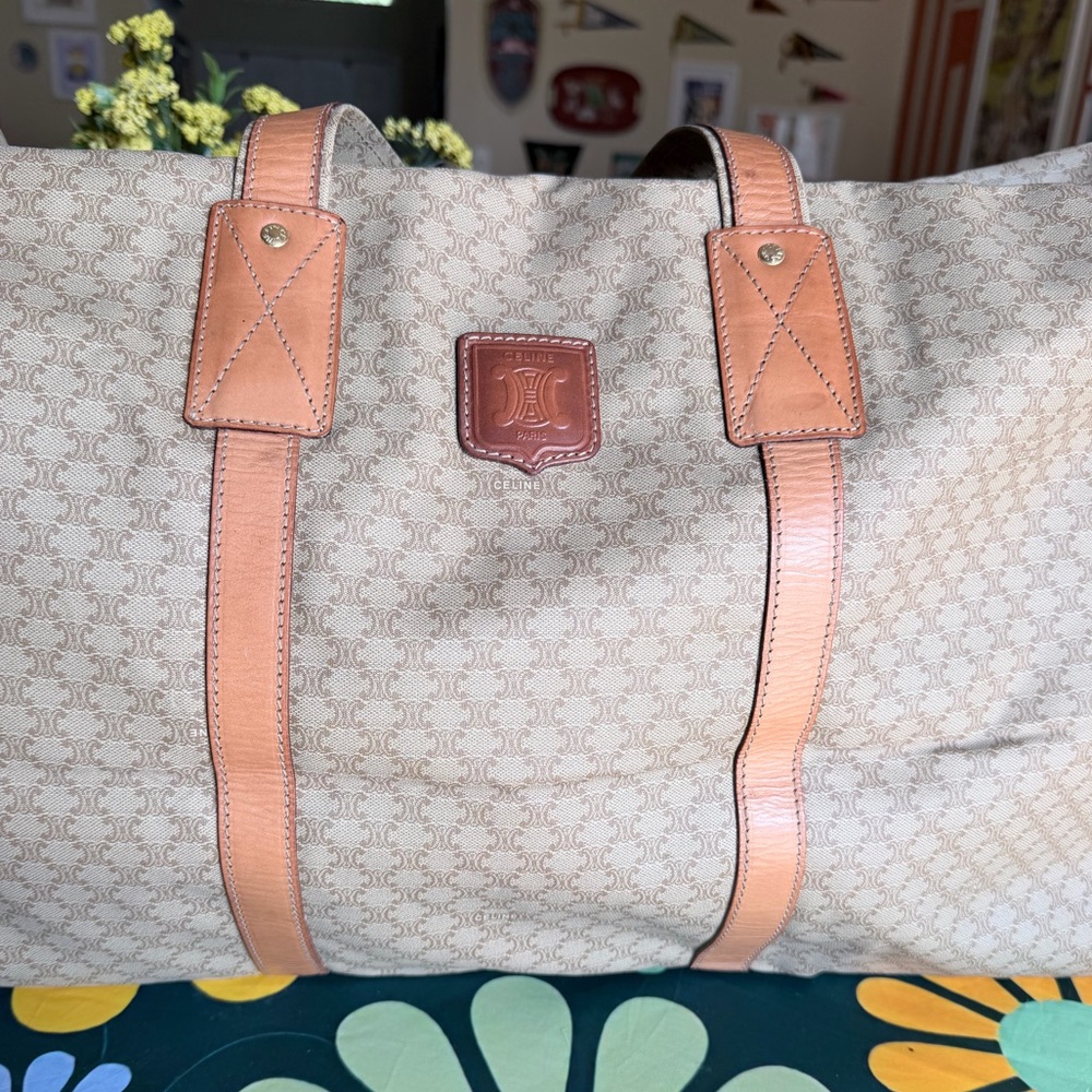 CELINE DUFFLE BAG IN VERY GOOD VINTAGE CONDITION. - Picture 9 of 13